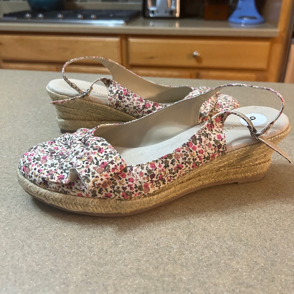 Naturalizer Espadrille Wedge Floral Sandals Size 9